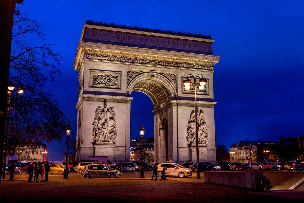 Hotel Plaza Elysees Paris Exterior foto